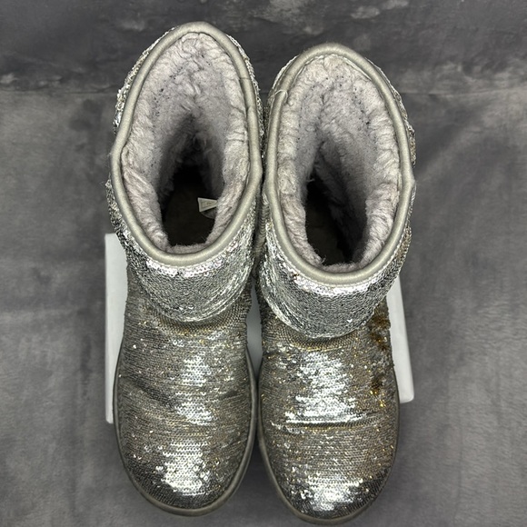🔥🔥🔥UGG Sequins Sequin Embellishments Boots
Women's Size: 8🔥🔥🔥 - Picture 5 of 12
